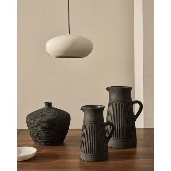 Biele závesné svietidlo s kovovým tienidlom ø 40 cm Inda – Kave Home-image-1