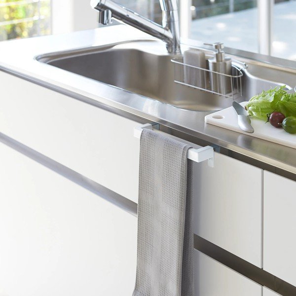 Biely závesný držiak na kuchynské utierky Tower – YAMAZAKI-image-1