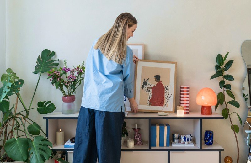 Ako vyzdobiť poličku: 15+ tipov na styling ako od dizajnéra