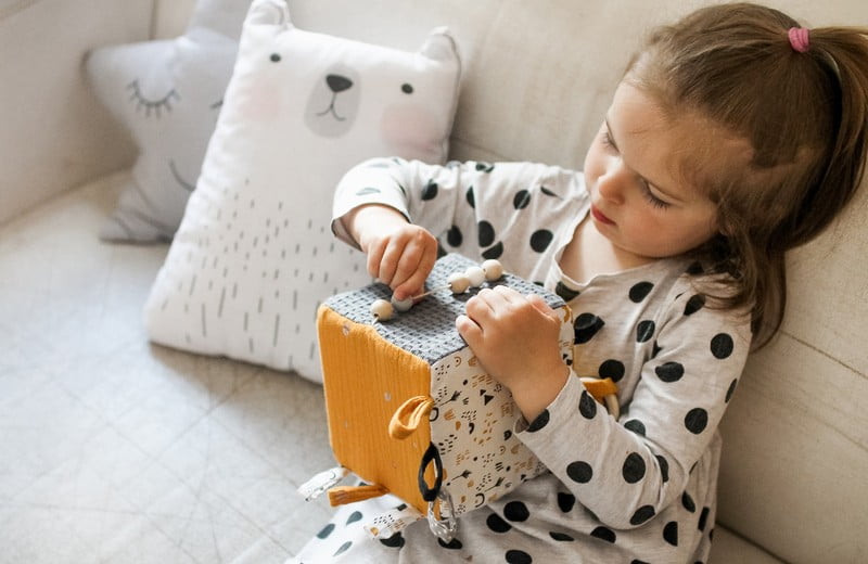DIY: hracia kocka pre najmenších