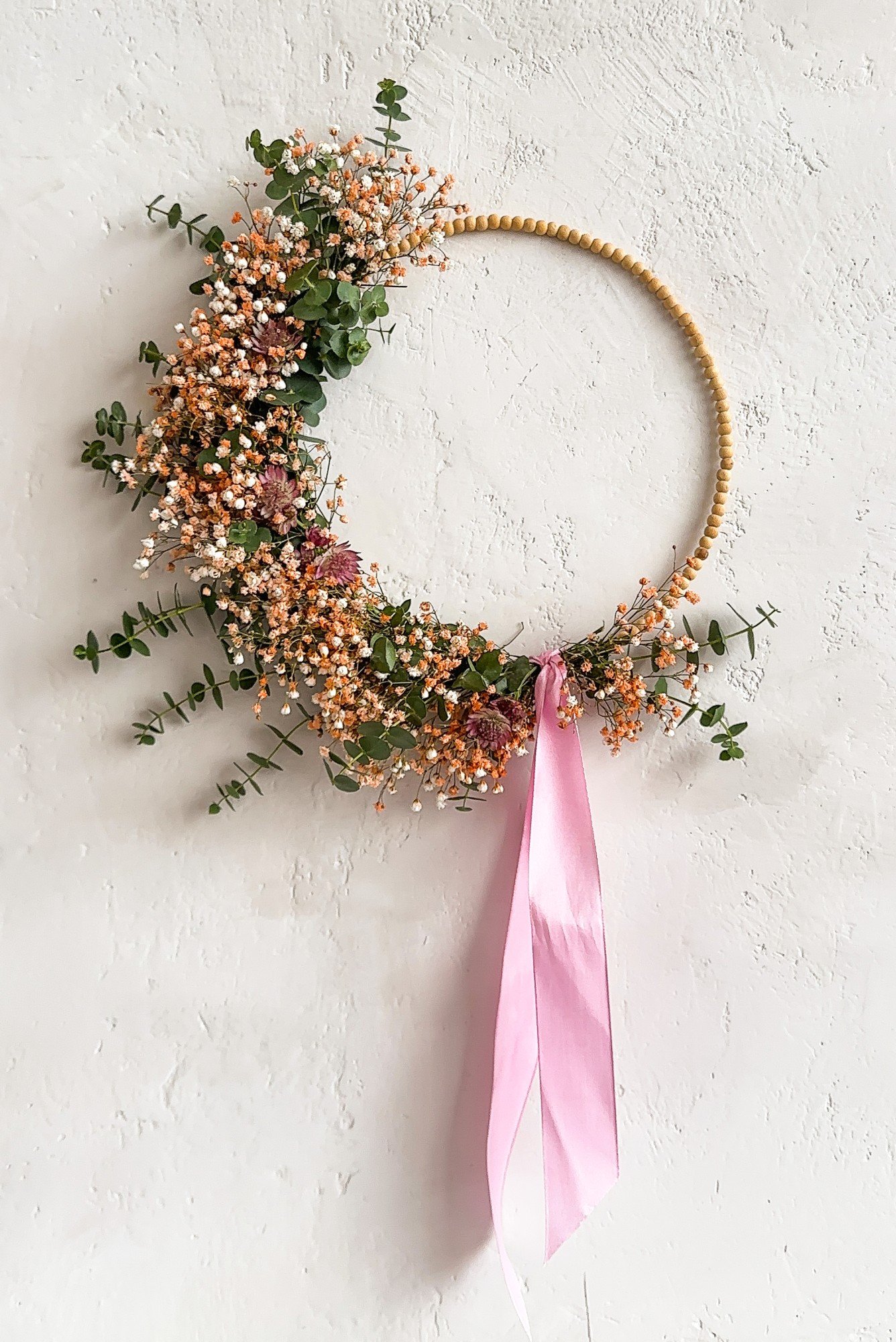 Jarný veniec z korálkového základu