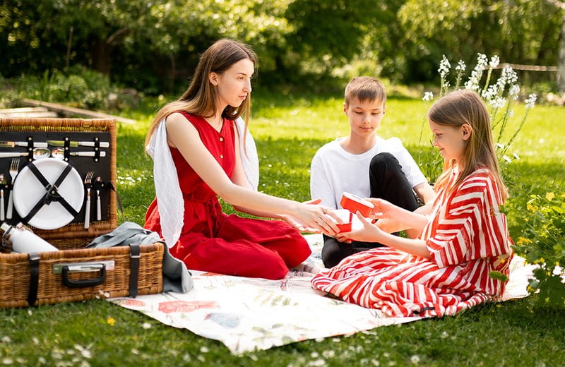 Ako usporiadať rodinný piknik s Rikiki magazínom