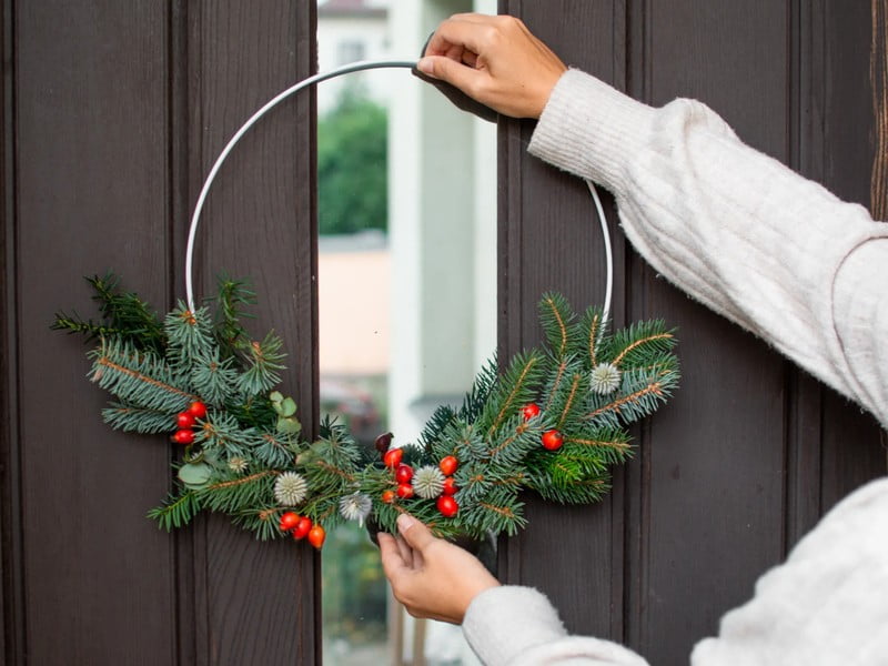 Vianočný veniec na dvere, ktorý hravo zvládne každý