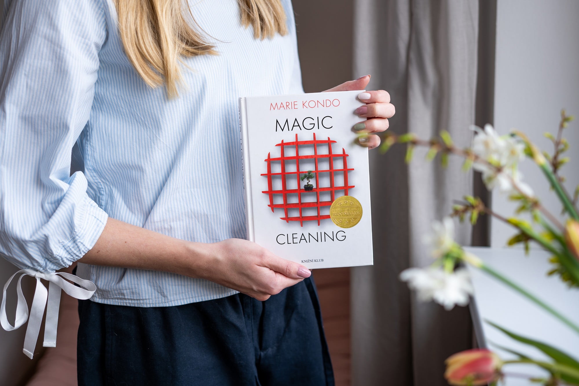 Metóda KonMarie od Marie Kondo vás naučí zamyslieť sa nad tým, ktoré veci naozaj potrebujete.