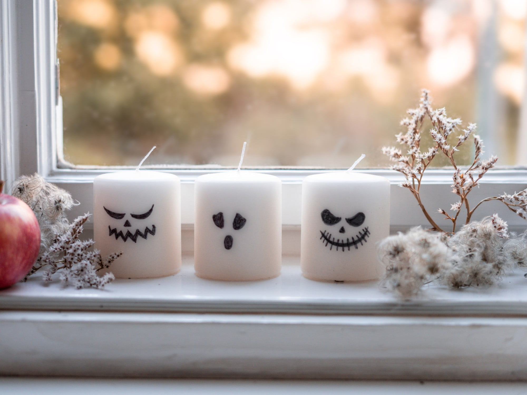 Každá halloweenská sviečka je iná, využite svoju kreativitu pri výrobe.