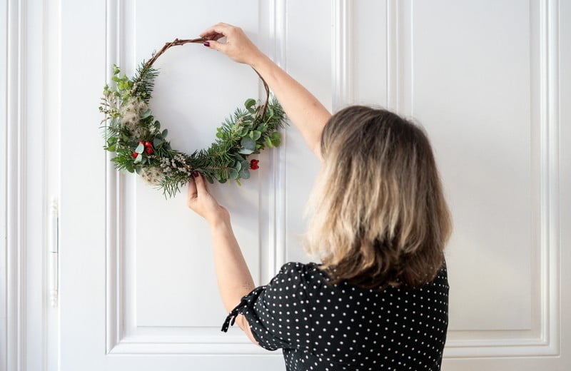 DIY: vianočný veniec na dvere z čisto prírodných materiálov