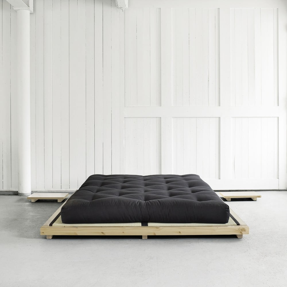 Obrázok Dvojlôžková posteľ z borovicového dreva s matracom a tatami Karup Design Dock Comfort Mat Natural/Black, 180 × 200 cm