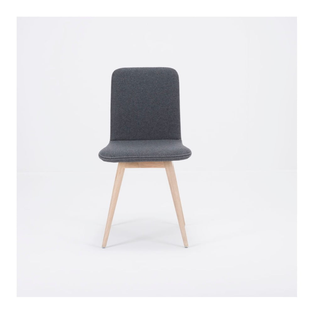 Sivá stolička z dubového dreva Gazzda Ena