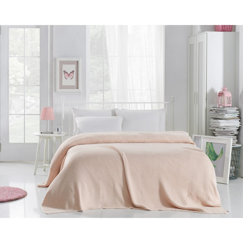 E-shop Svetloružová prikrývka cez posteľ Silvi, 220 x 240 cm