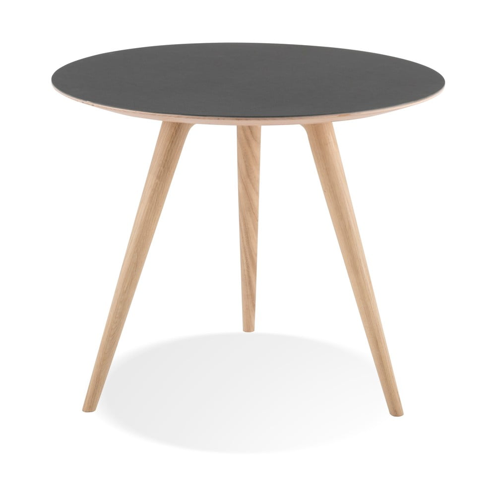 E-shop Odkladací stolík z dubového dreva s čiernou doskou Gazzda Arp, ⌀ 55 cm