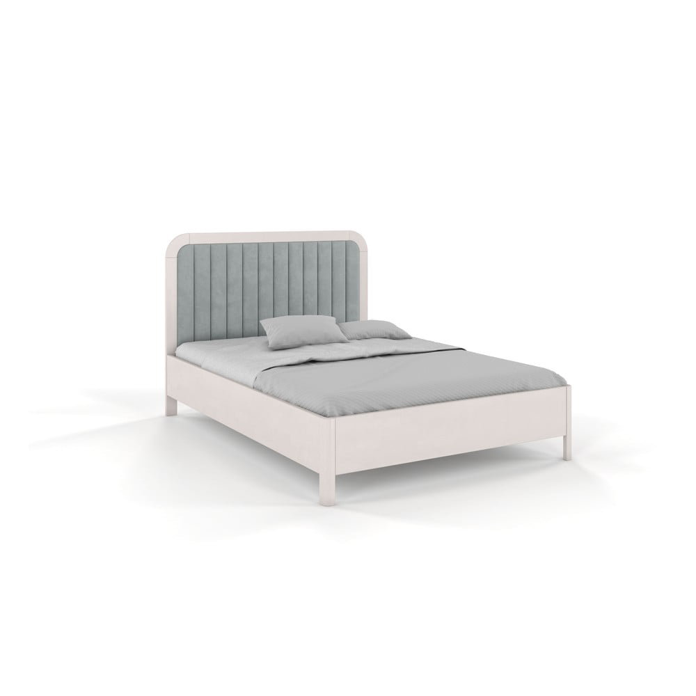 E-shop Biela dvojlôžková posteľ z bukového dreva Skandica Visby Modena, 180 x 200 cm