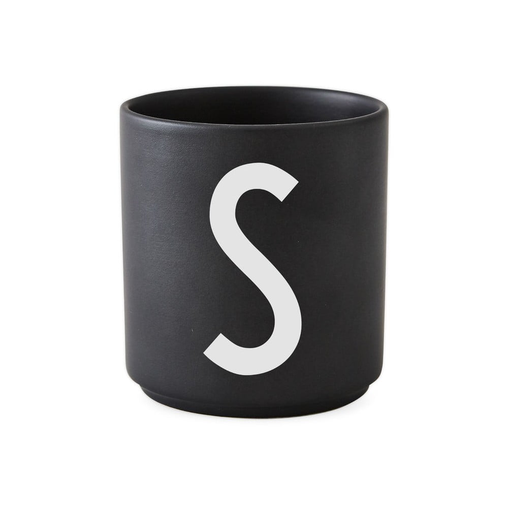 E-shop Čierny porcelánový hrnček Design Letters Alphabet S, 250 ml