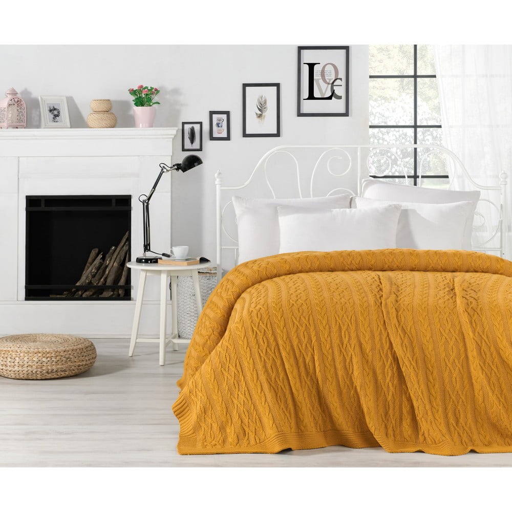 E-shop Horčicovožltá prikrývka cez posteľ Knit, 220 x 240 cm