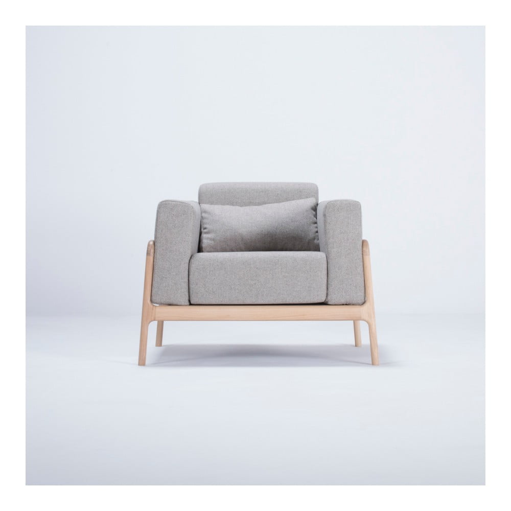 E-shop Kreslo s konštrukciou z dubového dreva so sivým textilným sedadlom Gazzda Fawn