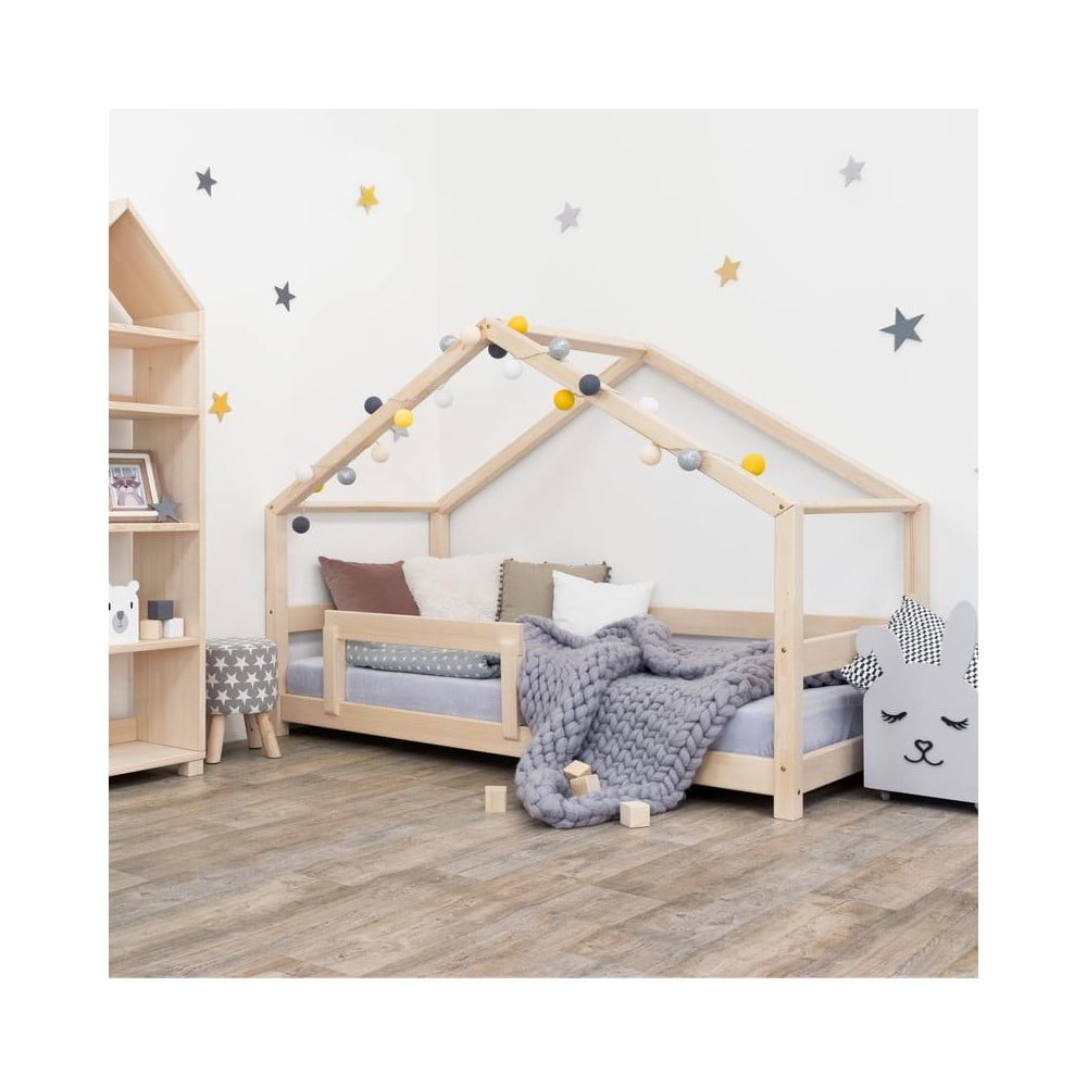 E-shop Drevená detská posteľ domček s bočnicou Benlemi Lucky, 120 x 200 cm