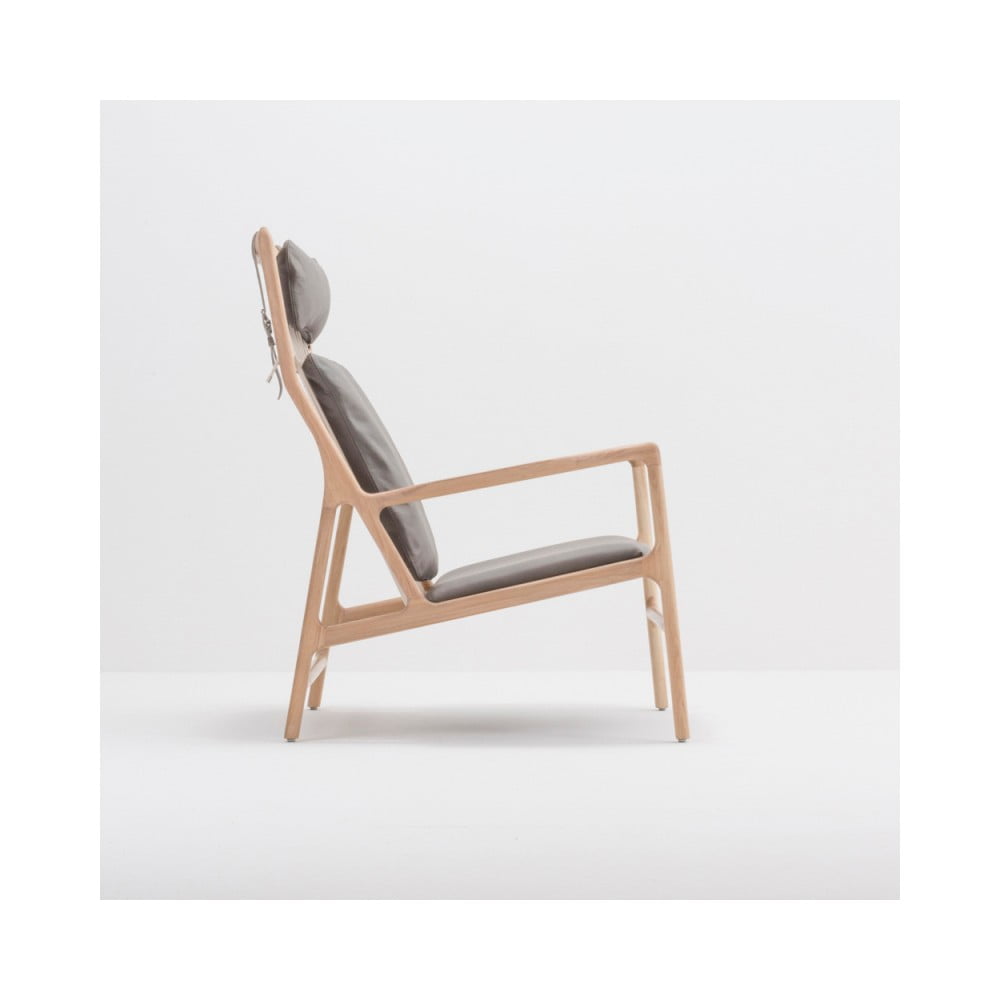 E-shop Kreslo s konštrukciou z masívneho dubového dreva a sivým koženým sedadlom Gazzda Dedo