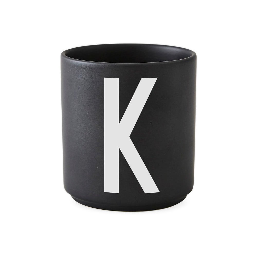 E-shop Čierny porcelánový hrnček Design Letters Alphabet K, 250 ml