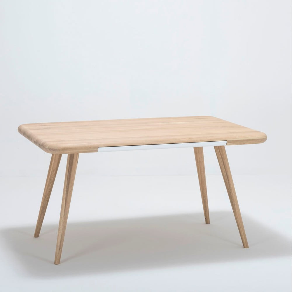 Jedálenský stôl z dubového dreva Gazzda Ena One, 140 × 100 × 75 cm