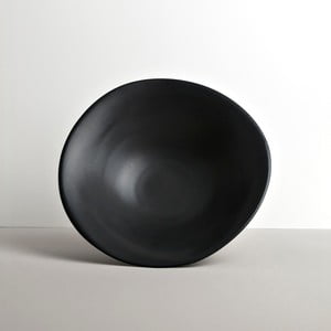 Čierny keramický hlboký tanier Made In Japan Modern, ⌀ 24 cm