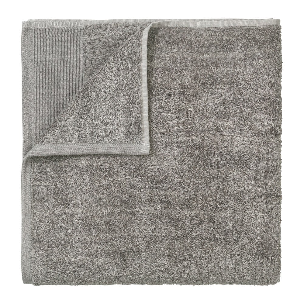 E-shop Sivý bavlnený uterák Blomus, 100 x 50 cm