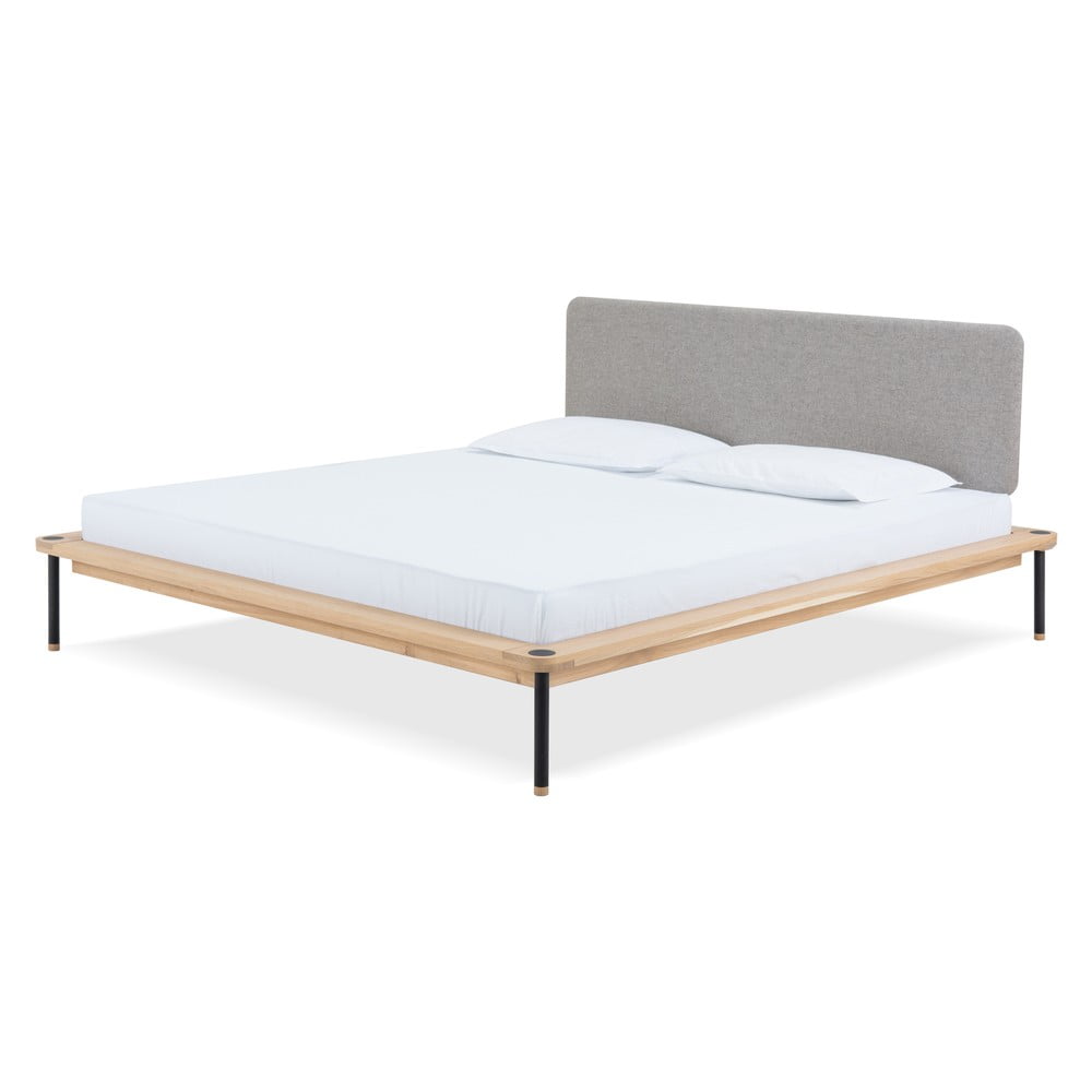 E-shop Dvojlôžková posteľ z dubového dreva Gazzda Fina Nero, 140 x 200 cm